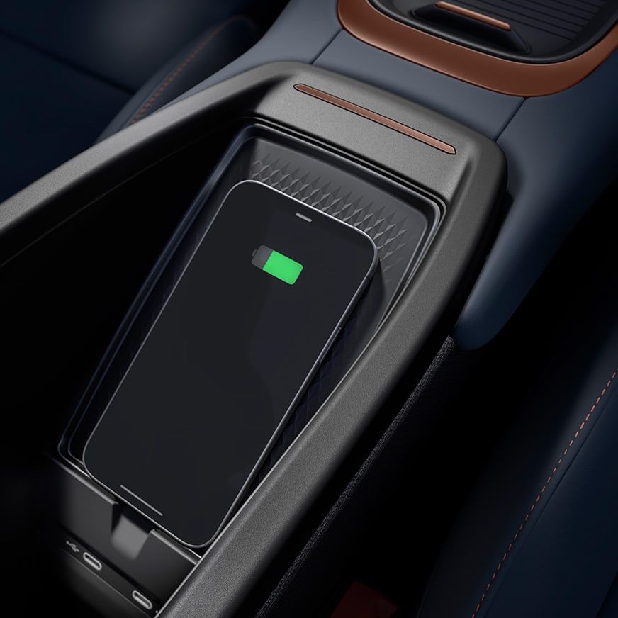 Smartphone mit kabellosem Ladegerät von CUPRA Born verbinden