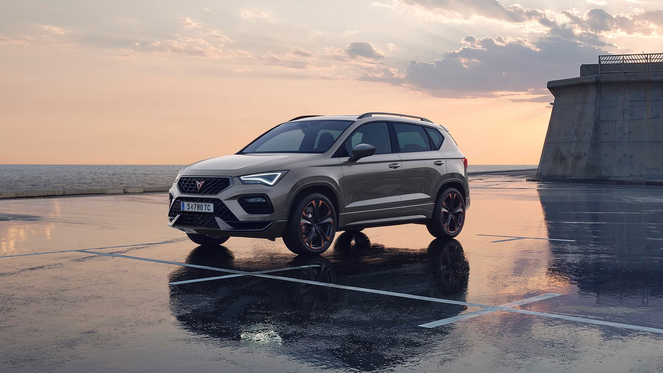 CUPRA Ateca an der Küste