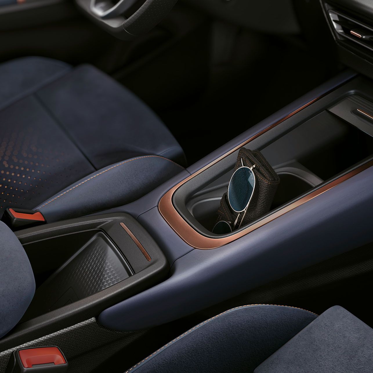 Detailansicht Innenraum CUPRA Born mit zentraler Konsole